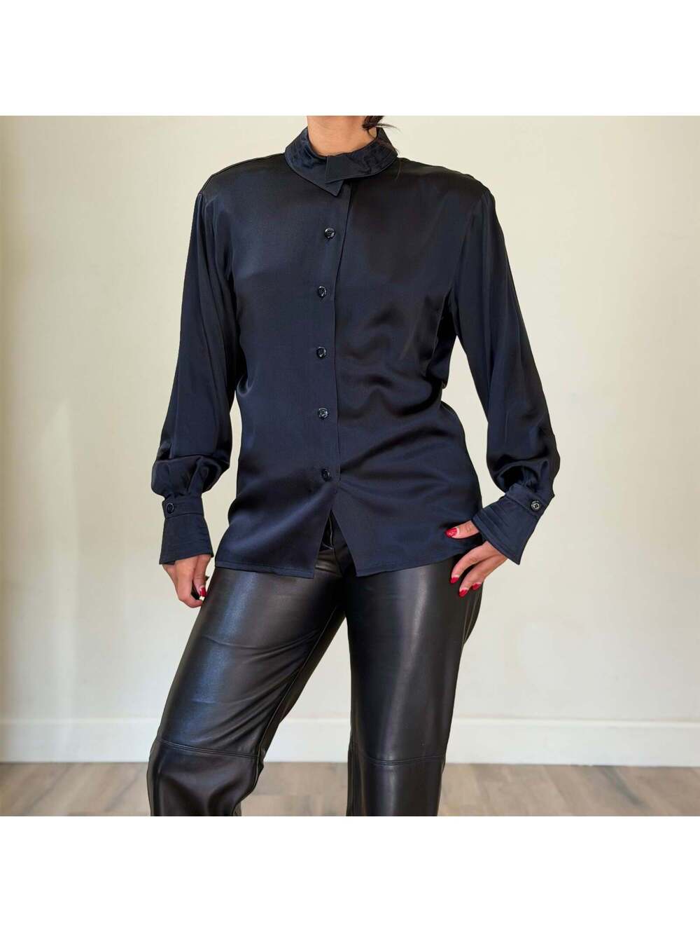 Escada - Picture 5 of 9